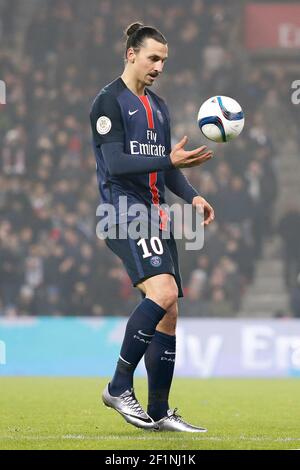 Zlatan Ibrahimovic (psg) lors du match L1 du championnat de football français entre Paris Saint-Germain (PSG) et Lyon (OL), le 13 décembre 2015, au stade du Parc des Princes, Paris, France - photo Stephane Allaman / DPPI Banque D'Images