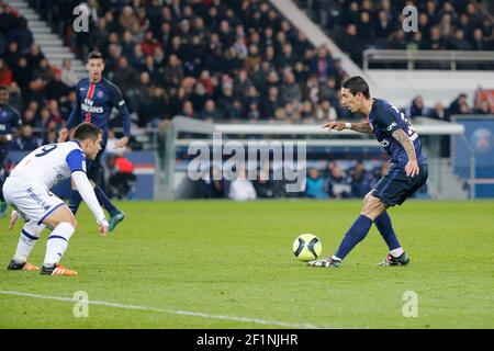 Angel Di Maria (psg) a donné un coup de pied à Javier Matias Pastore (psg) lors du championnat de France Ligue 1, match de football entre Paris Saint Germain et SC Bastia le 8 janvier 2016 au stade du Parc des Princes à Paris, en France. Photo Stephane Allaman / DPPI Banque D'Images