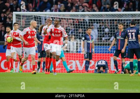 Le Prince Oniangue (Stade de Reims) a marqué un but, Antoine Conte (Stade de Reims), Jaba Kankava (Stade de Reims), Hassane Kamara (Stade de Reims), Thiago Emiliano da Silva (psg), Layvin Kurzawa (psg), Thiago Motta Santon Olivares (psg), Maria Di Angel (psg), Kevin Trapp (psg) lors du championnat de France Ligue 1, match de football entre Paris Saint Germain et Stade de Reims le 20 février 2016 au stade du Parc des Princes à Paris, France - photo Stephane Allaman / DPPI Banque D'Images