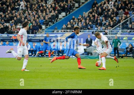 Kingsley Coman (Bayern Munich) (FRA), Aleksei Berezutski (CSKA Moscou) (RUS) lors du match international de football 2016 (football) entre la France et la Russie le 29 mars 2016 au Stade de France à Saint Denis, France - photo Stephane Allaman / DPPI Banque D'Images