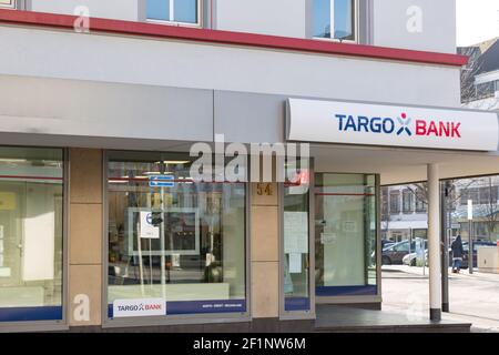 NEUWIED, ALLEMAGNE - 02 février 2021: Neuwied, Allemagne - 2 février 2021: Façade et vitrine de la Targo Bank Banque D'Images