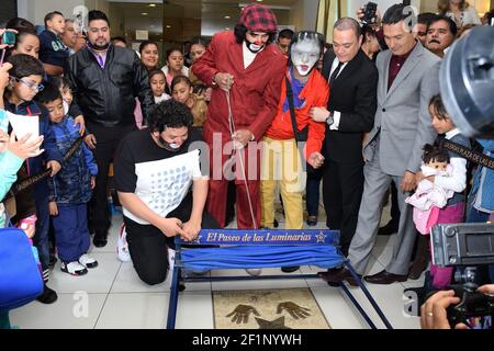 Ciudad de México, 08 marzo 2021– Muere el famoso payaso mexicano Cepillín (El payasito de la Tele), murió tras ser Hospitalizado de emergencia la semana pasada por una lesión en la columna, fleció a los 75 años Ricardo González Gutiérrez, “Cepillín”. @cepillintv #Cepellin durante la develación de sus huellas en Plaza Galerías. (Foto: @pacomxdf Francisco MORALES/DAMMPHOTO NortePhoto.com) Banque D'Images