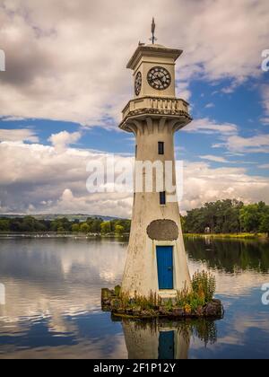 Le mémorial du capitaine R F Scott et de ses compagnons Au lac Roath Park à Cardiff Banque D'Images