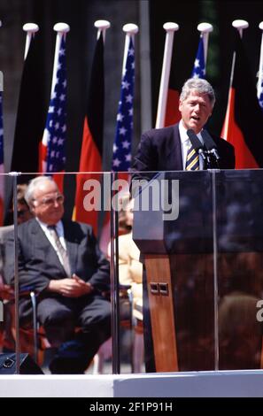 Bill Clinton, président américain lors de sa visite à Berlin en 1994, à gauche : Helmut Kohl, chancelier allemand Banque D'Images