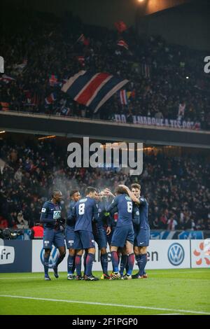 THIAGO SILVA (PSG) a marqué un but et célèbre avec Lucas Rodrigues Moura da Silva (psg), Marcos Aoas Correa dit Marquinhos (PSG), Blaise Mathuidi (psg), Christopher Alan NKUNKU (psg), Thiago Motta Santon Olivares (psg), Adrien Rabiot (psg), Christopher Alan NKKUNKU (psg), Thiago Motta Santon Olivares (PSG), Thomas Layzier (PSG), lors du match de football américain (PSG), Tour de 64, entre Paris Saint-Germain et SC Bastia le 7 janvier 2017 au stade du Parc des Princes à Paris, France - photo Stephane Allaman / DPPI Banque D'Images