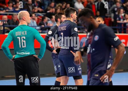 Luka Stepancic (PSG Hanball), Nikola Karabatic (PSG Hanball), Daniel Narcisse (PSG Hanball), Thierry Omeyer (PSG Hanball), Luc Abalo (PSG Hanball) ont été désignés après avoir perdu le match de handball de la coupe française entre Paris Saint Germain Handball et Montpellier le 22 février 2017 au stade Pierre de Coubertin, à Paris France - photo Stephane Allaman / DPPI Banque D'Images