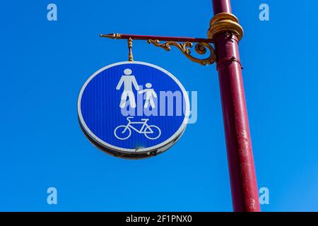 Signalisation routière - voie commune pour piétons et cyclistes Banque D'Images