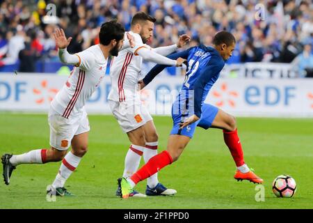 Kylian Mbappe (FRA), 18e, Francisco Roman Alarcon Suarez (isco) (ESP) lors du match de football amical entre la France et l'Espagne le 28 mars 2017 au Stade de France à Saint-Denis, France - photo Stephane Allaman / DPPI Banque D'Images