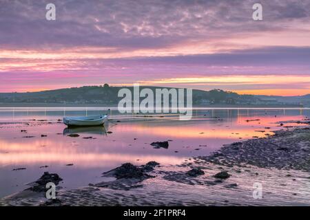 Appledore, North Devon, Angleterre. Mardi 9 mars 2021. Météo Royaume-Uni. Après une autre nuit froide à North Devon, un beau ciel à l'aube au-dessus de la rivière T. Banque D'Images