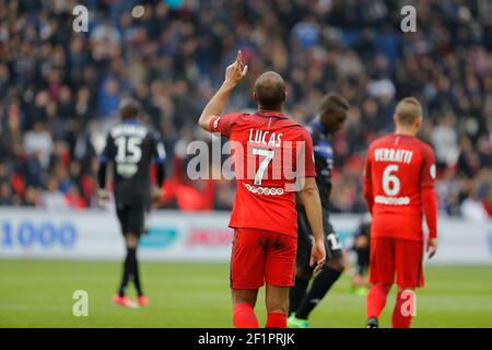 Lucas Rodrigues Moura da Silva (psg) a marqué un but et l'a célébré, Marco Verratti (psg) lors du championnat français Ligue 1 de football entre Paris Saint-Germain (PSG) et Bastia le 6 mai 2017 au stade du Parc des Princes à Paris, France - photo Stephane Allaman / DPPI Banque D'Images