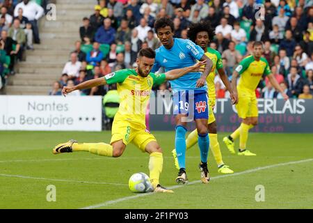 Adrien THOMASSON (FC Nantes) a donné le coup d'envoi de Luiz Gustavo Dias (Olympique de Marseille) lors du championnat français L1 du match de football entre Nantes et Marseille, le 12 août 2017 au stade Beaujoire de Nantes, France - photo Stephane Allaman / DPPI Banque D'Images