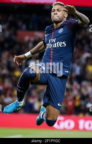 Neymar da Silva Santos Junior - Neymar Jr (PSG) a marqué un nouveau but et l'a célébré lors du match de football L1 du championnat français entre Paris Saint-Germain (PSG) et le Toulouse football Club, le 20 août 2017, au Parc des Princes, à Paris, France - photo Stephane Allaman / DPPI Banque D'Images