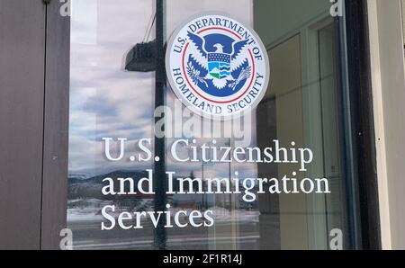 Helena, Montana, le 21 février 2021 : bureau des services de citoyenneté et d'immigration des États-Unis, Homeland Security, sceau de bâtiment du gouvernement fédéral, n Banque D'Images