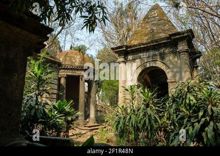 Kolkata, Inde - février 2021 : vues du cimetière de South Park Street à Kolkata le 2 février 2021 à Bengale occidental, Inde. Banque D'Images