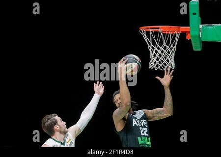 Darryl Watkins (ASVEL Lyon Villeurbanne), Hugo Invernizzi (Nanterre 92) pendant le championnat de France Pro A (Jeep Elite) match de basket-ball entre Nanterre 92 v Asvel le 11 mars 2018 au stade U Arena de Nanterre, France - photo Stephane Allaman / DPPI Banque D'Images