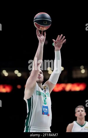 Hugo Invernizzi (Nanterre 92) à portée libre, Heiko Schaffartzik (Nanterre 92) regarde pendant le championnat de France Pro A (Jeep Elite) match de basket-ball entre Nanterre 92 v Asvel le 11 mars 2018 au stade U Arena de Nanterre, France - photo Stephane Allaman / DPPI Banque D'Images