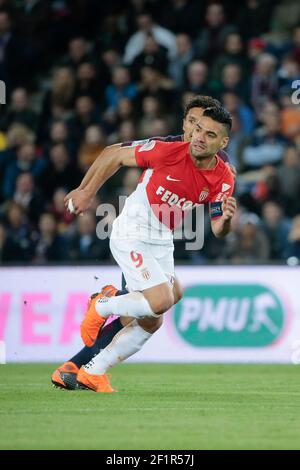 Radamel Falcao Garcia Zarate, Radamel Falcao (MONACO), Marcos Aoas Correa dit Marquinhos (PSG) lors du championnat français L1 du match de football entre Paris Saint-Germain (PSG) et Monaco, le 15 avril 2018 au Parc des Princes, Paris, France - photo Stephane Allaman / DPPI Banque D'Images