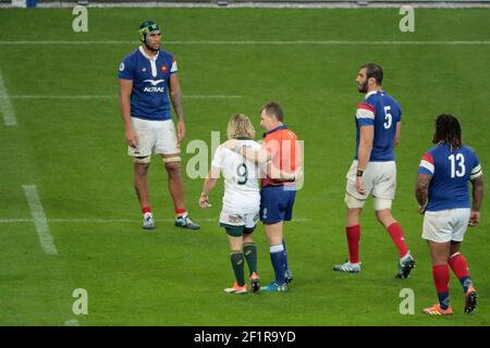 François FAF de Klerk (ZA -Springboks) avec Nigel Owens (arbitre - GAL), Yoann Maestri (FRA), Sébastien Vahaamahina (FRA), Mathieu Bastareaud (FRA) lors du match d'automne 2018 de l'Union de rugby entre la France et l'Afrique du Sud le 10 novembre 2018 au Stade de France à Saint Denis, France - photo Stephane Allaman / DPPI Banque D'Images