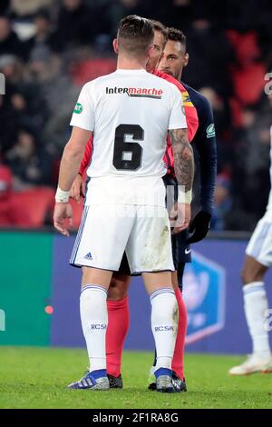 Neymar da Silva Santos Junior - Neymar Jr (PSG) et Antony Goncalves (RC Strasbourg Alsace) avaient le désaccord, Johan HAMEL (arbitre) lors de la coupe de France, tour de 32 match de football entre Paris Saint-Germain et RC Strasbourg le 23 janvier 2019 au stade du Parc des Princes à Paris, France - photo Stephane Allaman / DPPI Banque D'Images