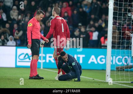 Neymar da Silva Santos Junior - Neymar Jr (PSG) sur le sol, Matz BELS (RC Strasbourg Alsace), Johan HAMEL (arbitre) pendant la coupe française, tour de 32 match de football entre Paris Saint-Germain et RC Strasbourg le 23 janvier 2019 au stade du Parc des Princes à Paris, France - photo Stephane Allaman / DPPI Banque D'Images