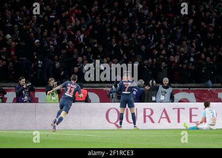 Kylian Mbappe Lottin (PSG) a marqué un but, une célébration, avec Angel Di Maria (PSG) lors de la Ligue des champions de l'UEFA, ronde de 16, 2ème match de football entre Paris Saint-Germain et Manchester United le 6 mars 2019 au stade du Parc des Princes à Paris, France - photo Stephane Allaman / DPPI Banque D'Images