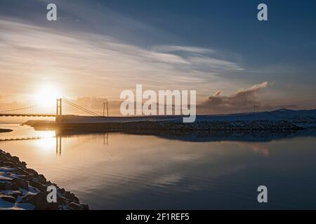 soleil d'hiver pâle dans l'arctique sur le pont de Jökulsárlón Banque D'Images