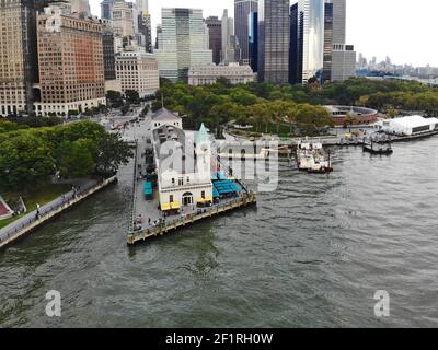 Vue aérienne de la jetée DE Battery Park A menant à Liberty Île Banque D'Images