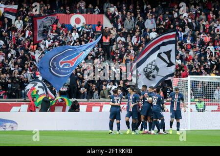 Pablo SARABIA (PSG) a marqué un but, une célébration dans les armes de Juan Bernat (PSG), Leandro PAREDES (PSG), Marco Verratti (PSG), Thiago Silva (PSG), Mauro ICARDI (PSG) lors du match de football de championnat français L1 entre Paris Saint-Germain et SCO Angers le 5 octobre 2019 au parc des Princes, à Paris France - photo Stephane Allaman / DPPI Banque D'Images