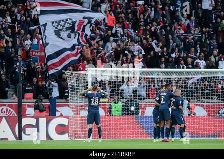Mauro ICARDI (PSG) a marqué un but, une célébration avec les supporters d'Ultas, Leandro PAREDES (PSG), Fresnel Kimpembe (PSG), Marco Verratti (PSG) lors du championnat français L1 du match de football entre Paris Saint-Germain et SCO Angers le 5 octobre 2019 au stade du Parc des Princes à Paris, France - photo Stephane Allaman / DPPI Banque D'Images