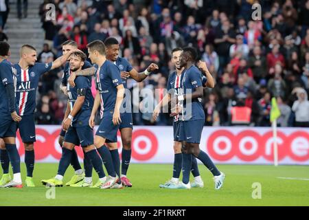 Idrissa GUEYE (PSG) a marqué un but, une célébration, accueilli par Pablo SARABIA (PSG), Fresnel Kimpembe (PSG), Mauro ICARDI (PSG), Juan Bernat (PSG), Marco Verratti (PSG) lors du match de football L1 du championnat français entre Paris Saint-Germain et SCO Angers le 5 octobre 2019 au stade des Princes à Paris, au Parc des Princes France - photo Stephane Allaman / DPPI Banque D'Images