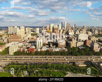 Vue aérienne du centre-ville de Brooklyn avec bâtiment traditionnel à Brooklyn Heights. New York. ÉTATS-UNIS Banque D'Images