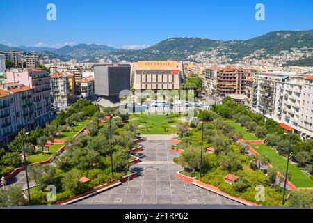 Vue panoramique aérienne du Palais des congrès Acropolis, Nice, Sud de la France Banque D'Images