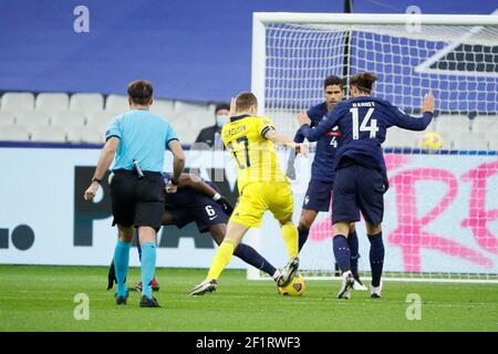 Viktor Claesson (SWE) a lutté contre Paul Pogba (FRA), Adrien Rabiot (FRA), Raphael Varane (FRA) lors du match de football de la Ligue des Nations de l'UEFA entre la France et la Suède le 17 novembre 2020 au Stade de France à Saint-Denis, France - photo Stephane Allaman / DPPI Banque D'Images