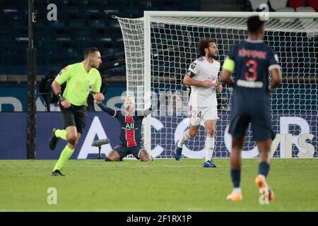 Neymar da Silva Santos Junior - Neymar Jr (PSG) a réagi à Octavio Henrique Passos Santos (Girondins de Bordeaux) a fouillé le joueur Neymar da Silva Santos Junior - Neymar Jr (PSG) lors du championnat français Ligue 1 match de football entre Paris Saint-Germain et Girondins de Bordeaux le 28 novembre, 2020 au stade du Parc des Princes à Paris, France - photo Stephane Allaman / DPPI Banque D'Images