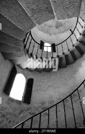 Escalier en colimaçon au château de Scotty, dans le parc national de la Vallée de la mort, en Californie Banque D'Images