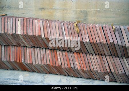 Carrelage en céramique entreposé dans le sous-sol, Scotty's Castle, Death Valley, Californie Banque D'Images