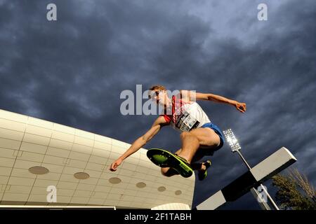 ATHLÉTISME - DECANATION 2011 - NICE (FRA) - 18/09/2011 - PHOTO : PHILIPPE MILLEREAU / KMSP / DPPI - HOMMES - 3000 M STEEPLE - NICOLAY CHAVKIN (RUS) Banque D'Images