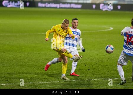 LONDRES, ROYAUME-UNI. 9 MARS : Wycombes Alex Samuel tire lors du match de championnat Sky Bet entre Queens Park Rangers et Wycombe Wanderers au stade Loftus Road, à Londres, le mardi 9 mars 2021. (Crédit : Ian Randall | INFORMATIONS MI) crédit : INFORMATIONS MI et sport /Actualités Alay Live Banque D'Images