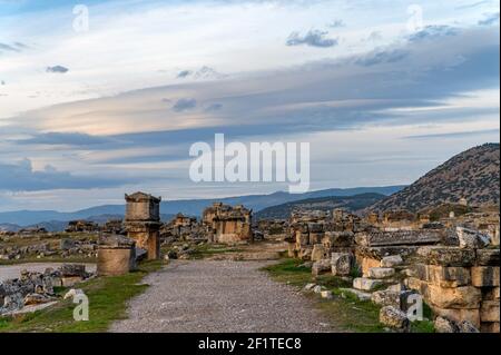 Tombes anciennes au nord de Hierapolis necropolis à Pamukkale, Turquie. UNESCO World Heritage. Banque D'Images