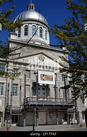 Marche Bonsecours (marché Bonsecours) de la rue de la commune, quartier du Vieux-Port, Vieux-Montréal, Vieux-Port, bâtiments le long de la rue de la commune Montréal, Canada, canadien, province, Québec. Banque D'Images