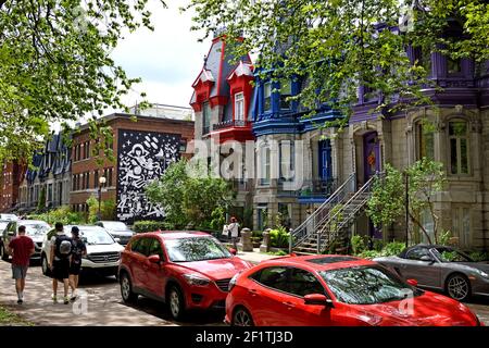 Quartier résidentiel avec maisons en architecture variée, plateau Mont-Royal; Montréal, Canada province, Québec. Banque D'Images