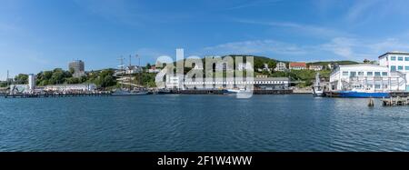 Vue sur le port de Sassnitz sur l'île Ruegen Banque D'Images