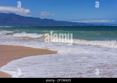 Waves on the Beach, Baldwin Beach Park - Paia, Maui, Hawaii, États-Unis Banque D'Images