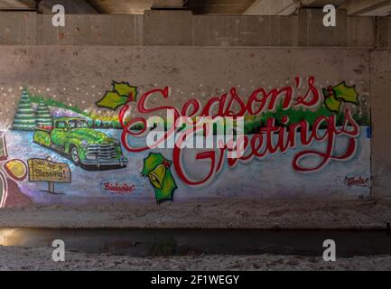 « Season's Greetings », graffiti sous le pont-pont de Bridge Boulevard à Albuquerque, Nouveau-Mexique attribué à Cyrus Moses alias « Birdnoise » Banque D'Images