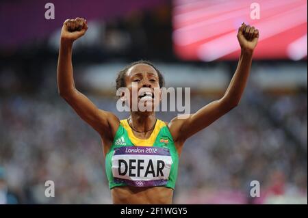 JEUX OLYMPIQUES DE LONDRES 2012 - STADE OLYMPIQUE , LONDRES (ENG) - 10/08/2012 - PHOTO : STEPHANE KEMPINAIRE / POOL / KMSP / DPPIATHLETICS - 5000 M FEMMES - FINALE - MÉDAILLE D'OR - MESERET DEFAR (ETH) Banque D'Images