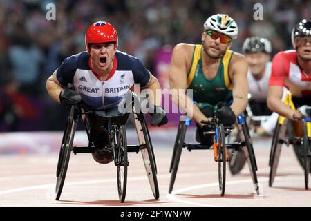 LONDRES 2012 - PARALYMPIQUES - JOUR 4 - 02/09/2012 - PHOTO EDDY LEMAISTRE / KMSP / DPPI - STADE OLYMPIQUE - ATHLÉTISME - HOMMES 5000 M - FINALE - DAVID WEIR (GBR) EST CHAMPION PARALYMPIQUE ET MÉDAILLÉ D'OR Banque D'Images