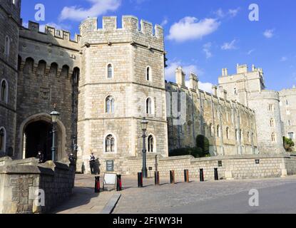 Porte d'entrée de Henry III au château de Windsor résidence officielle de la reine Elizabeth II, Windsor, Berkshire, Angleterre, Royaume-Uni Banque D'Images