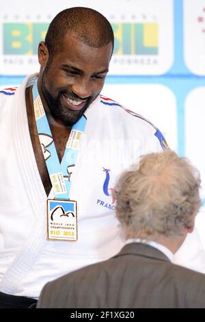 Judo - Championnats du monde 2013 - Rio de Janeiro , BRÉSIL - 26/08-01/09/2013 - photo PHILIPPE MILLEREAU / KMSP / DPPI - jour 6 - 31/08/13 - hommes - +100kg - finale - Teddy Riner / FRA / Médaille d'or contre Rafael Silva /Bra - Teddy Riner est champion du monde pour la sixième fois - Teddy Riner et Jean-Luc Rouge / Président de la Fédération française de Judo Banque D'Images