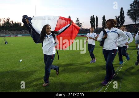 Athlétisme - DecaNation 2013 - Valence - France - 31/08/2013 - photo Manuel Blondeau/ KMSP / DPPI - membres de L'équipe française fête Banque D'Images