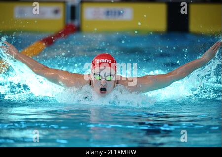 Natation - Championnat de France court 2013 (25m) - Dijon - France - jour 3 - 7 décembre 2013 - photo Stephane Kempinaire / KMSP / DPPI - 100 m féminin papillon - chaleur - Melanie Henique (FRA) Banque D'Images